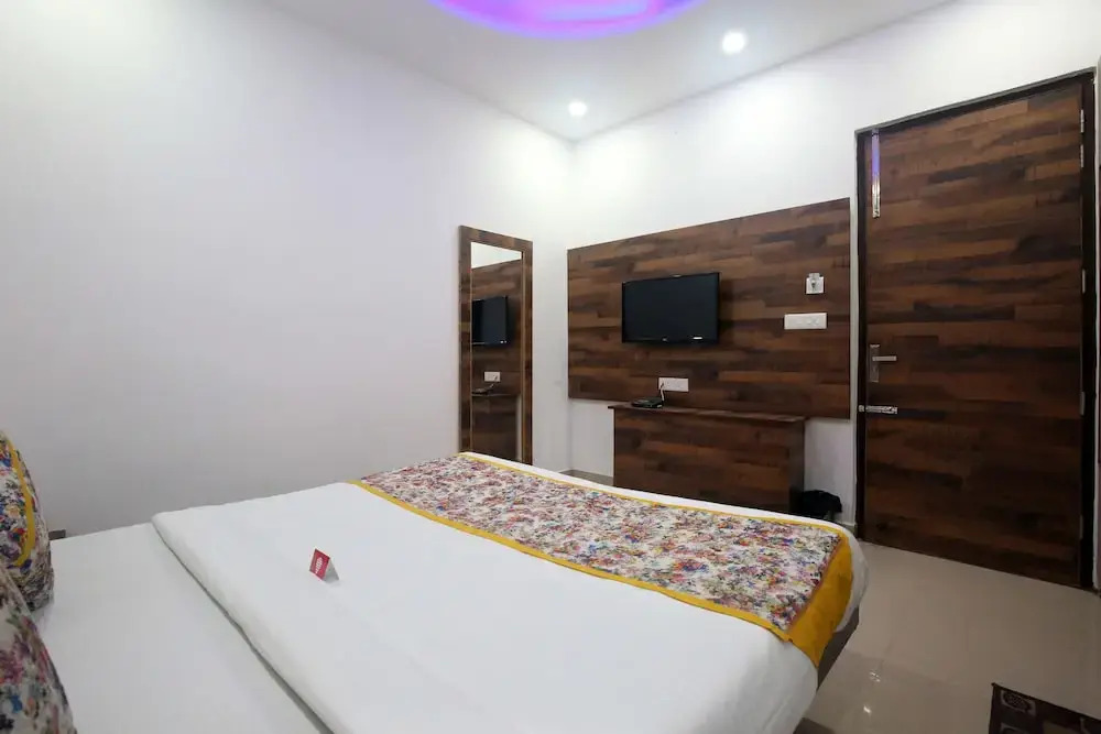 Starlet Prime by OYO Rooms