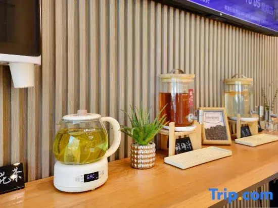 Xinchun China Hotel (Taiyuan Chaoyang Street East Railway Station Store)
