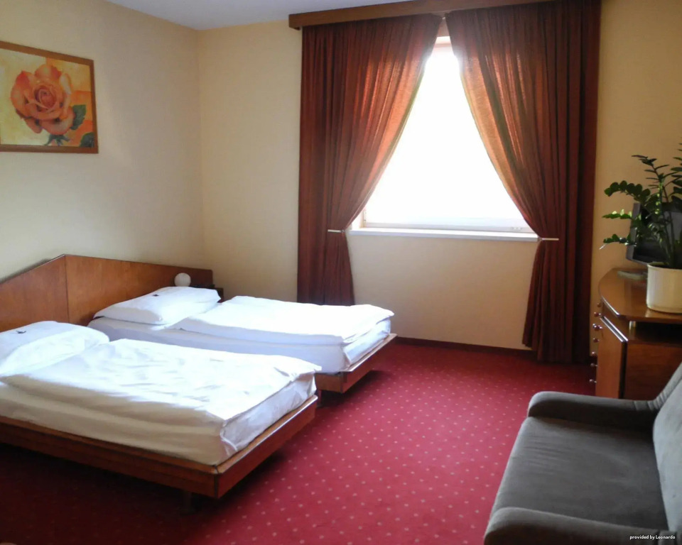 Hotel West
