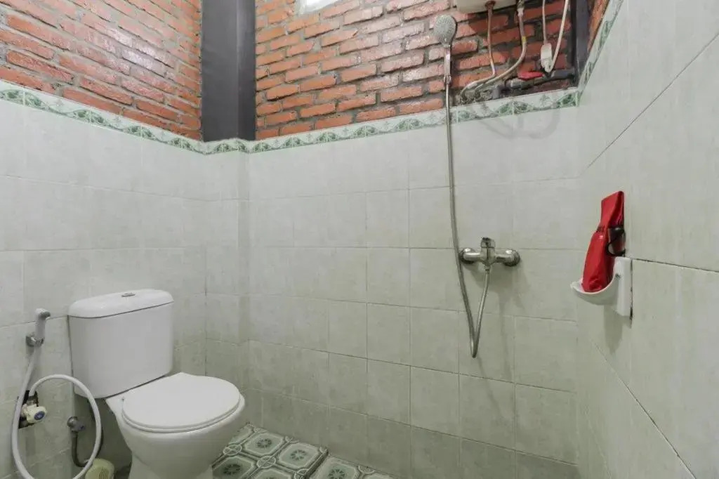 RedDoorz Plus At Ampera Raya