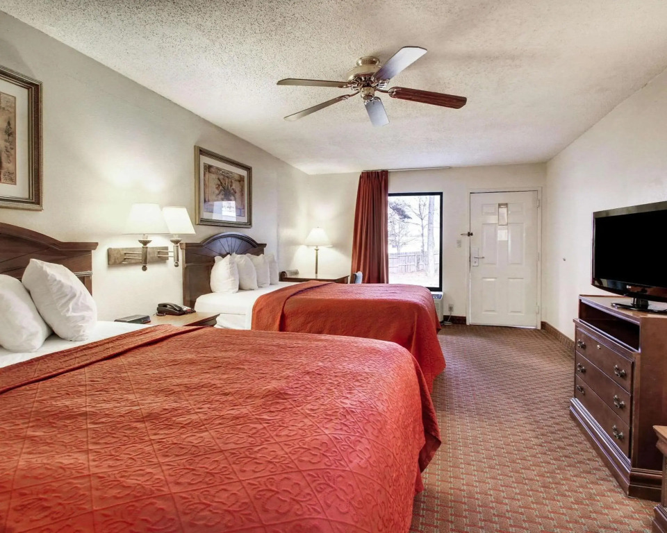 Quality Inn & Suites Clinton - Jackson West
