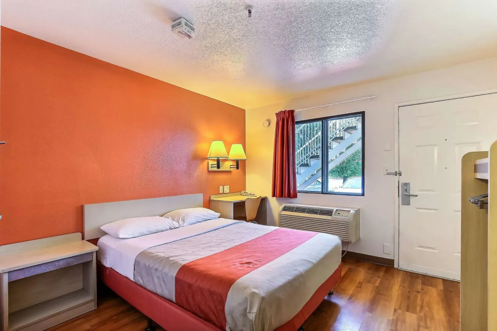 Motel 6-Pinole, CA