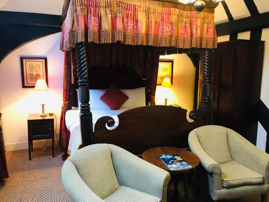 Brook Red Lion Hotel