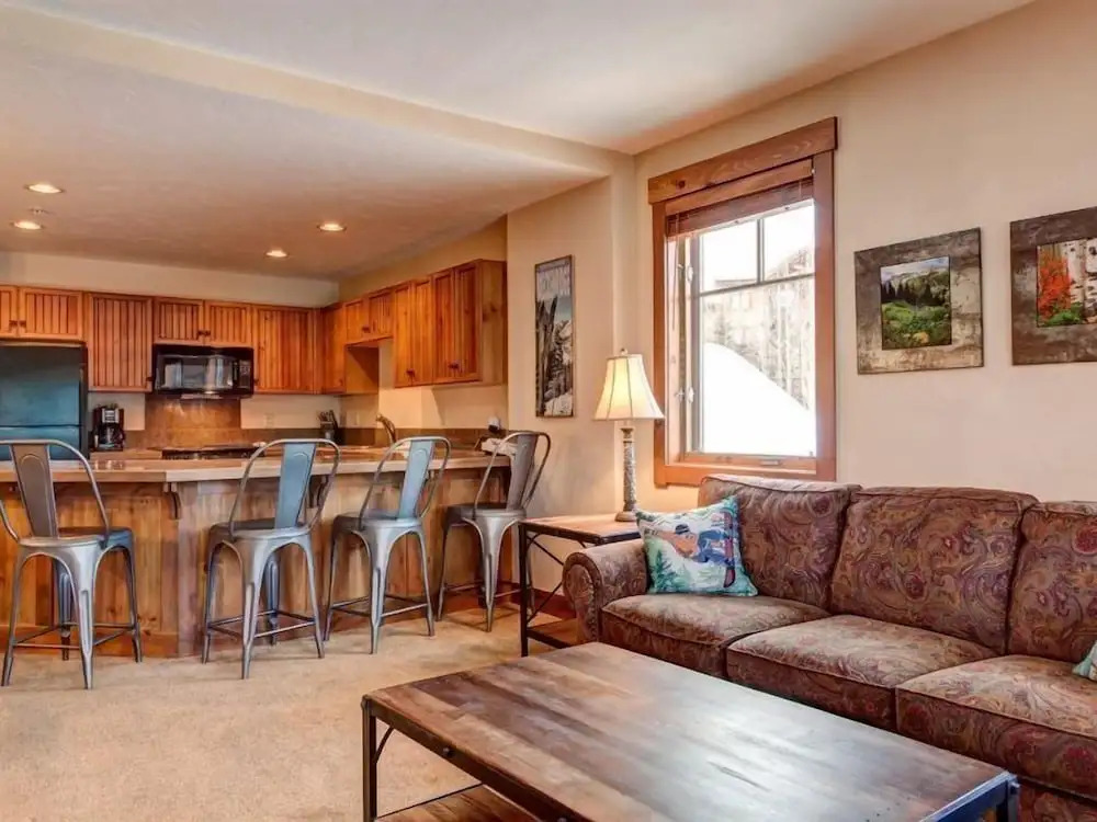 Luxury 2 Bedroom Mountain Vacation Rental in Breckenridge With Access to a Hot Tub and Heated Garage Parking