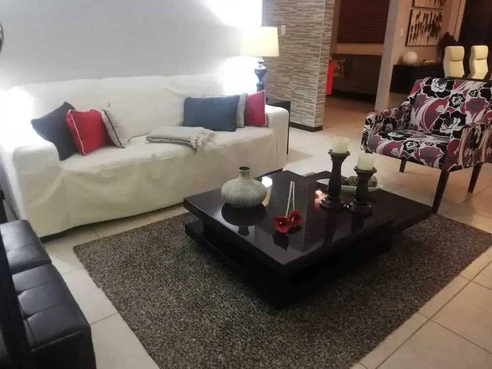 Apartment by airport on way to beach