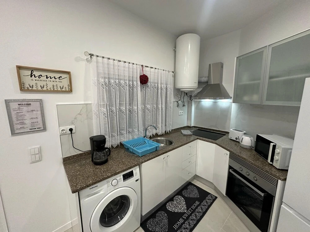 Luxurious Spacious Studio Retreat Close to Funchal