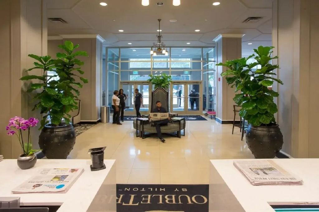DoubleTree Suites by Hilton Hotel Detroit Downtown - Fort Shelby
