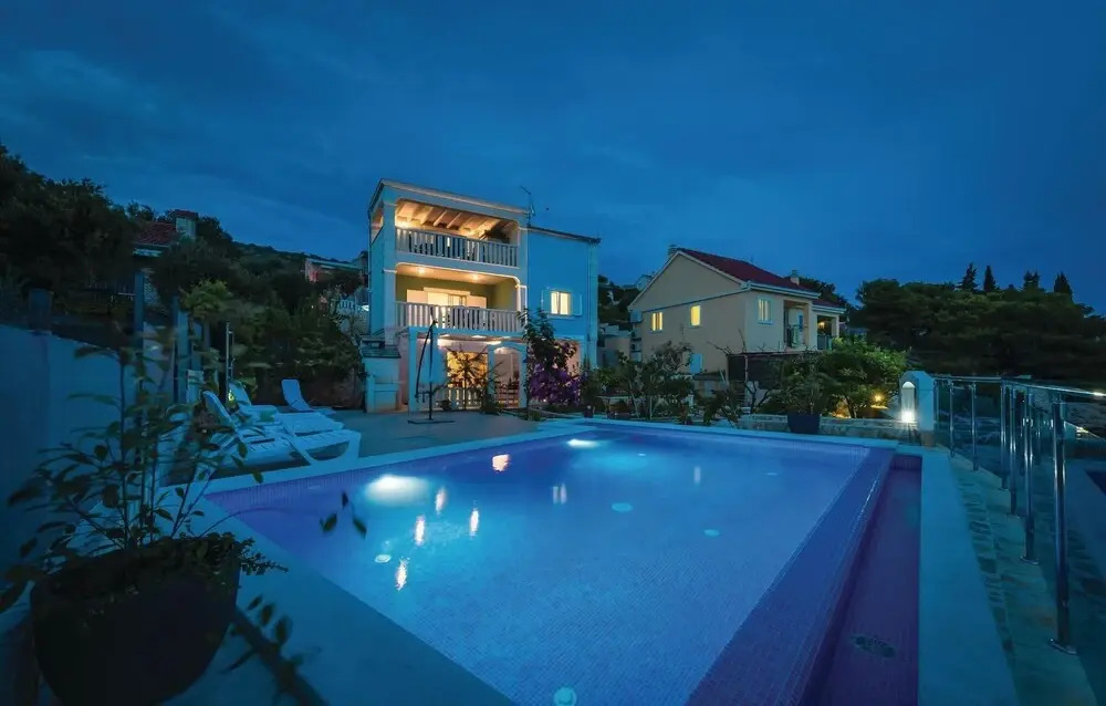 Beach Front Home In Kalebova Luka