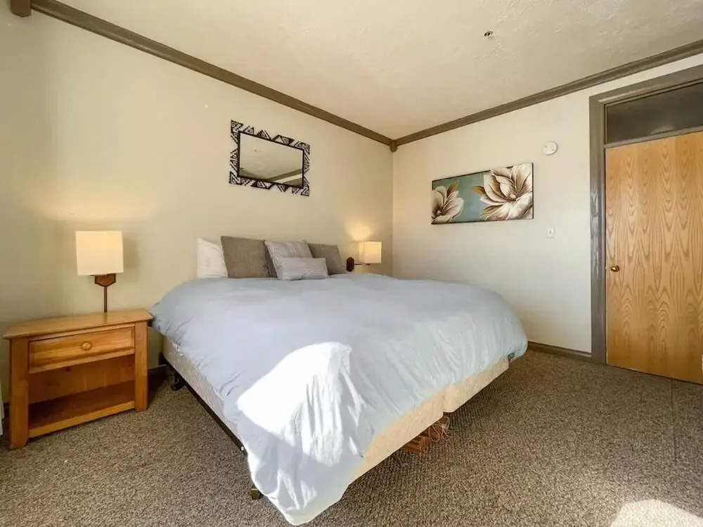 7 guests 2BR 2BA