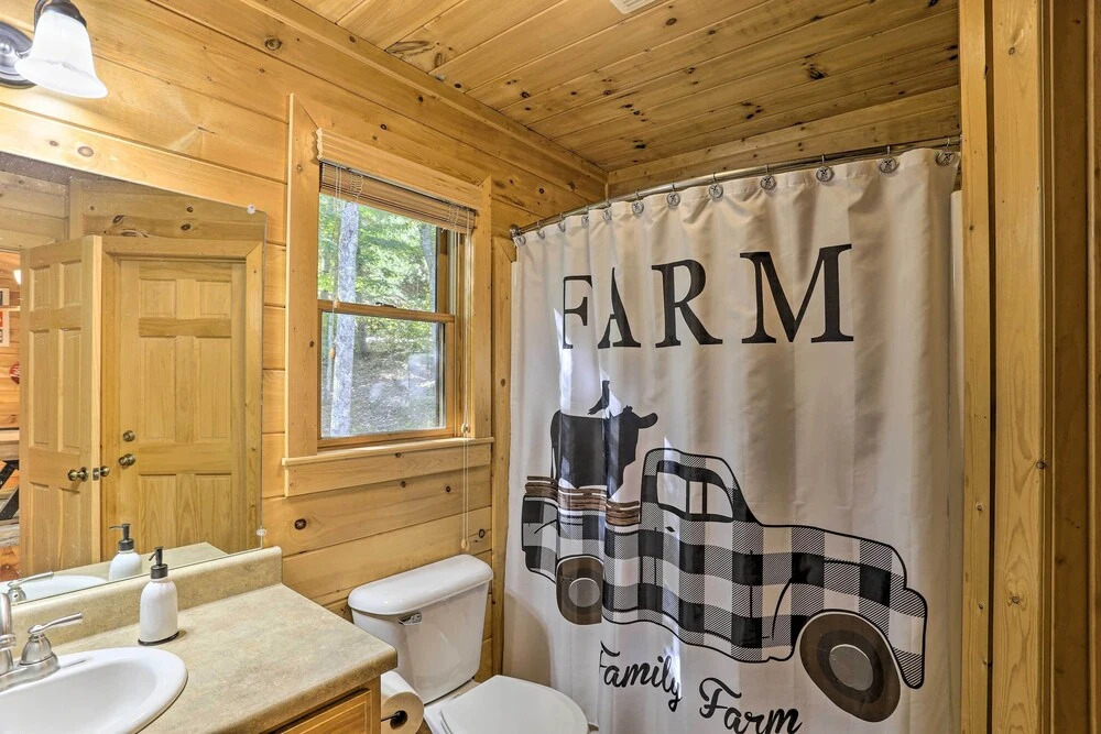 Lovely Log Cabin + Bunkhouse w/ Views & Yard!
