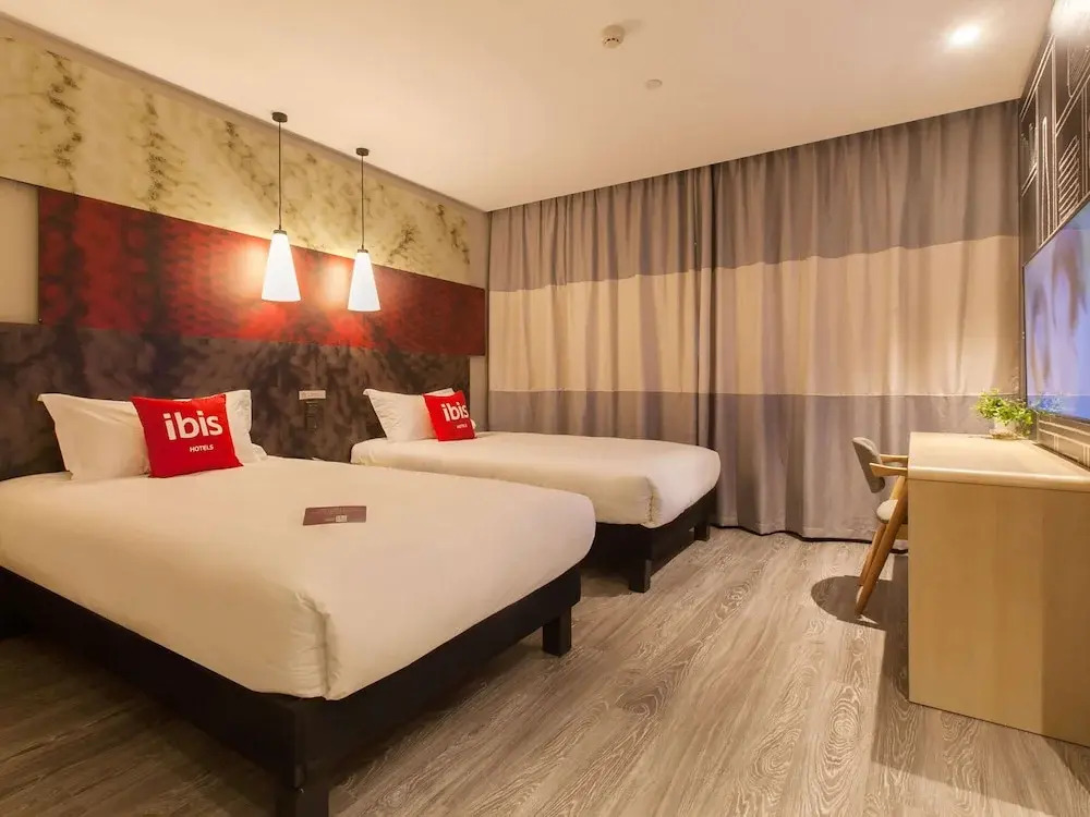 Ibis wuhan hubu alley hotel