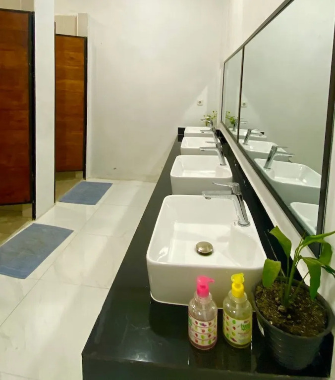 Komodo Indah Hotel