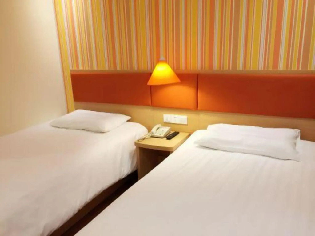 Mingxi Hotel (Tongliao Holin River Avenue Minzu University Affiliated Hospital)