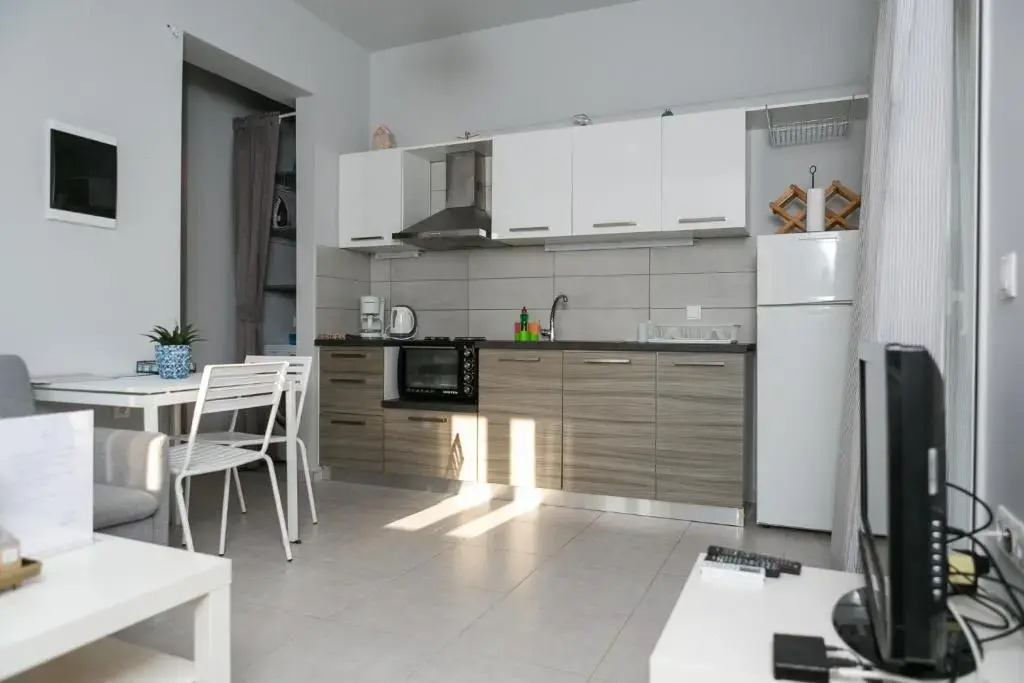 Manos Housing Units