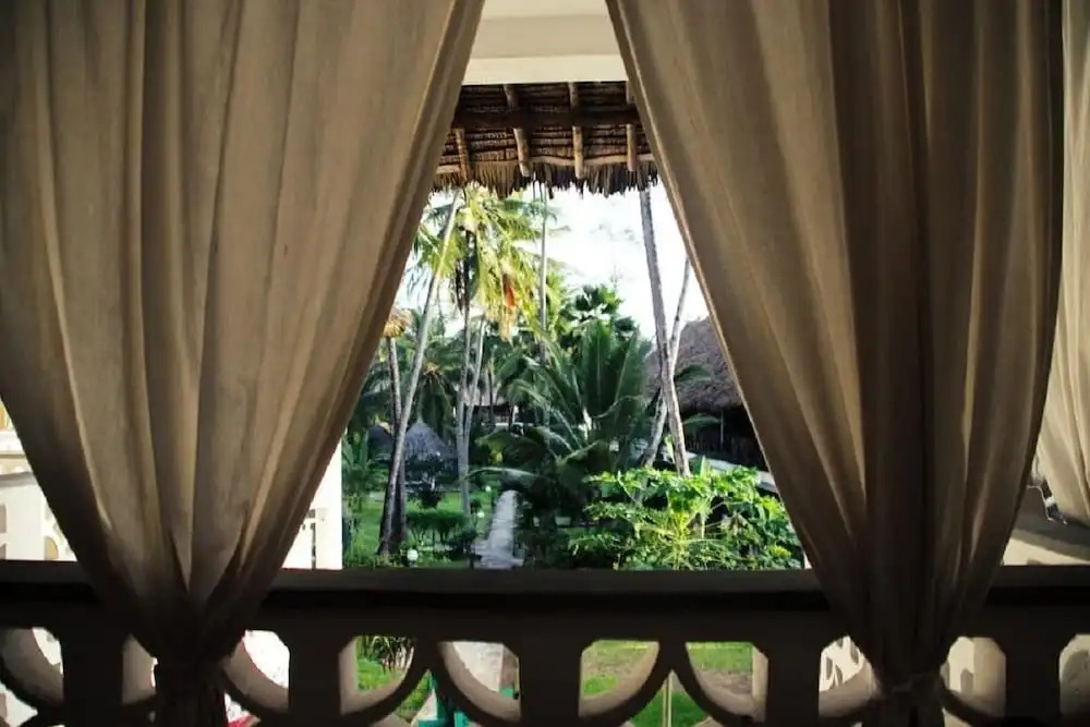 Room in Apartment - Wonderful two Minutes Walk to the White Sand Beach Property