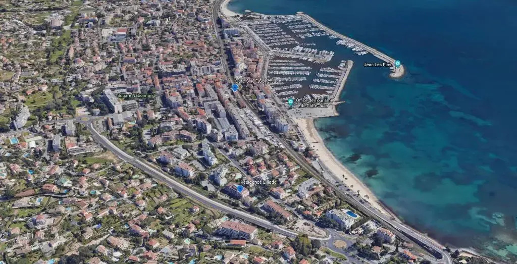 Apt Golfe Juan - 5min des plages - Parking privée - Piscine Rooftop