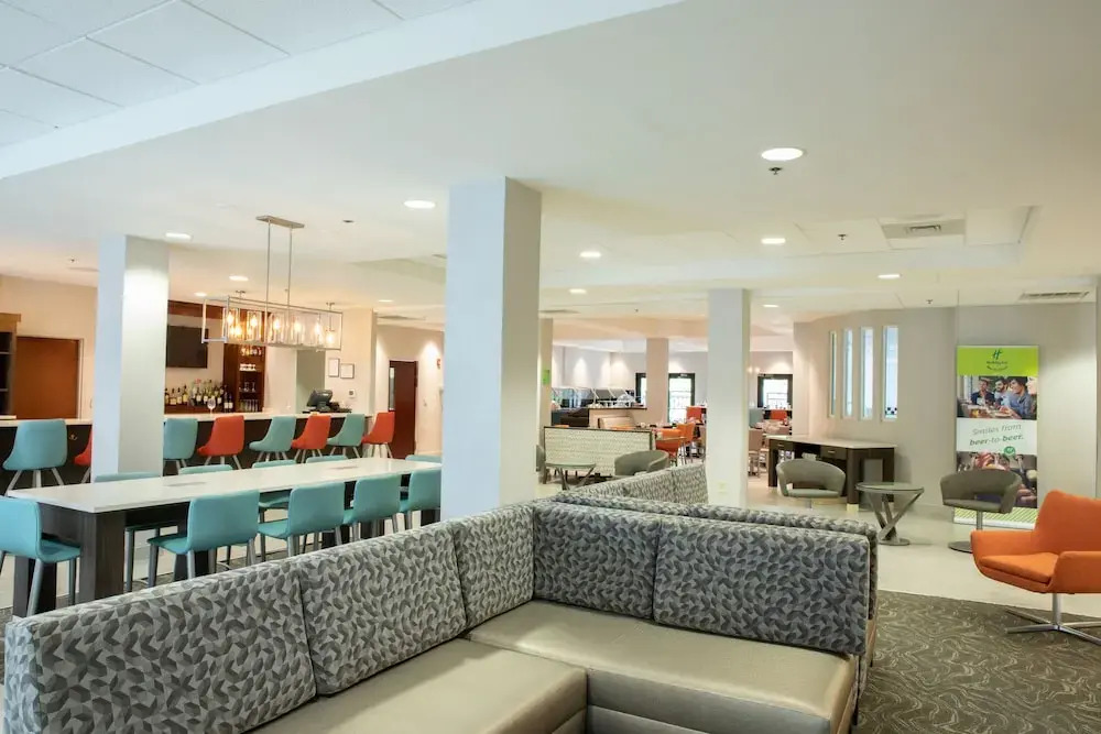 Holiday Inn Hotel & Suites Raleigh-Cary I-40 @Walnut St