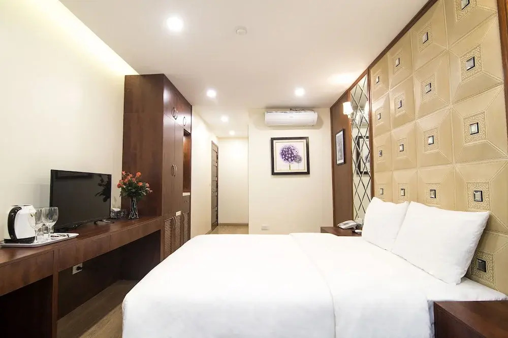 Khách sạn Thế Kỷ Mới