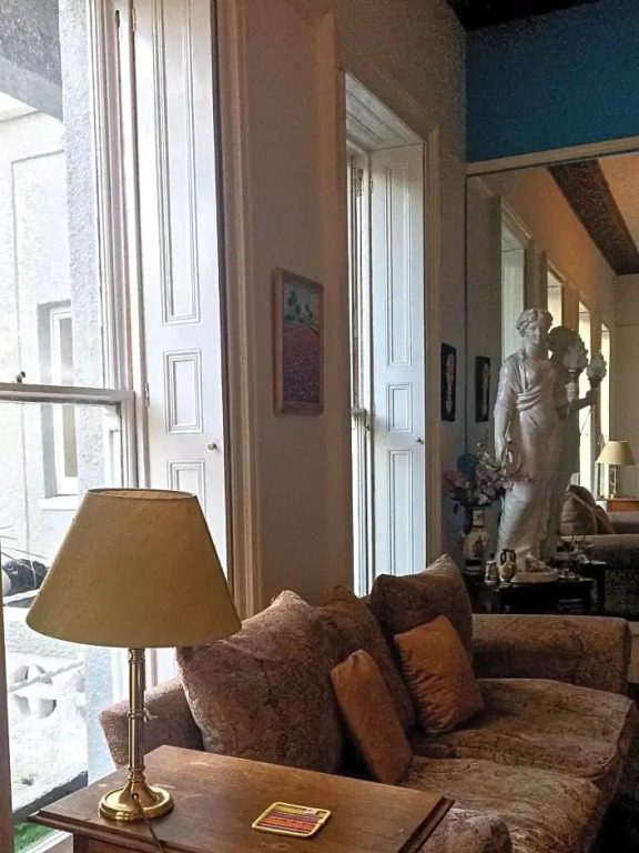 Huge Edwardian room with 2 balconies