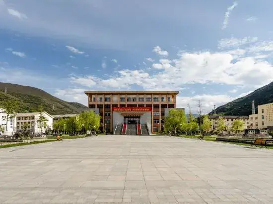 Weifang Silk Road Hotel (Songpan Passenger Transport Center)