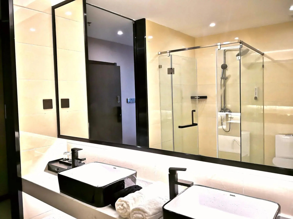 IU Hotel·Qingdao Development Zone Jinshatan