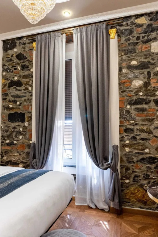 Queen Cattleya Suite