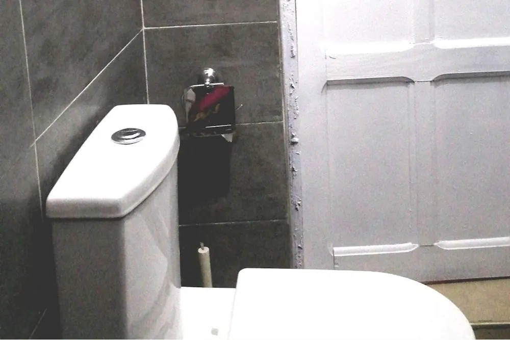 1 Bed House Private Compound With Off Road Parking