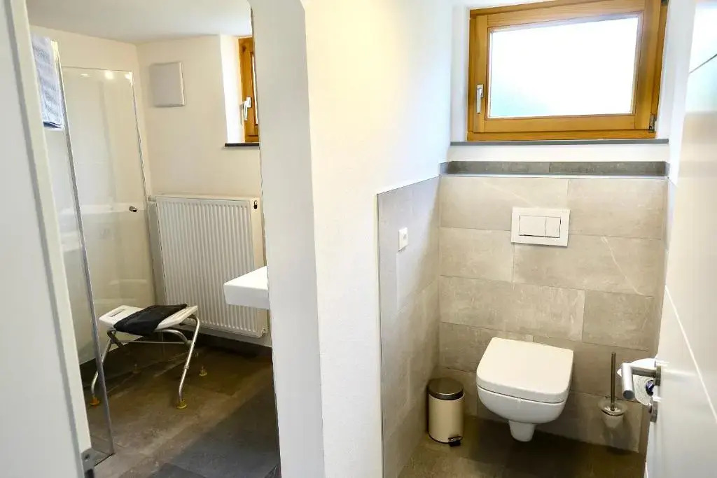Ferienwohnung #4 mit Terrasse in zentraler dennoch ruhiger Lage - Stadtbus vor der Tür!