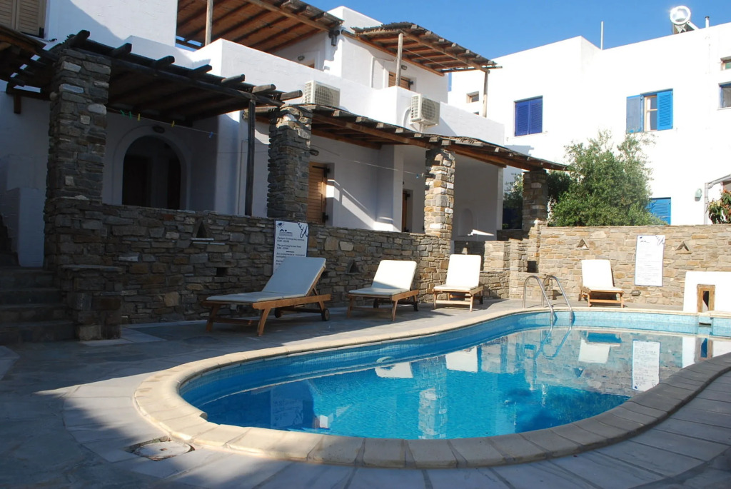 Sirocos Rooms And Studios