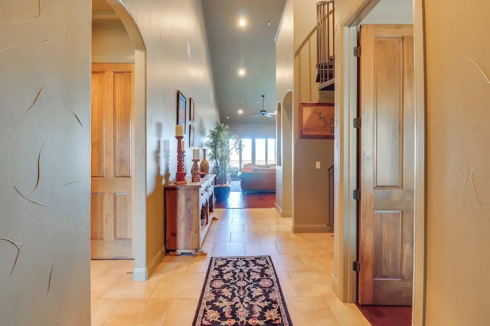 Top-floor Lake-view Condo w/ Boat Dock Access