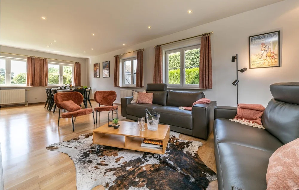 Beautiful Home In Oostduinkerke