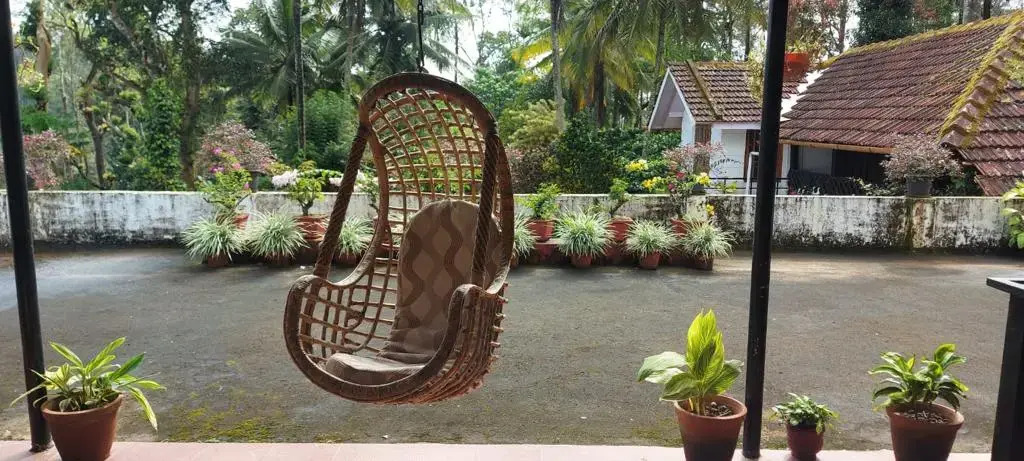 Family Estate Stay Near Murnad