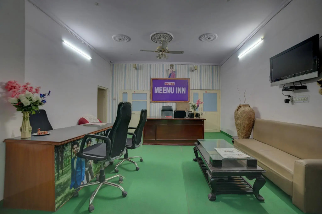 OYO 28453 Meenu Inn