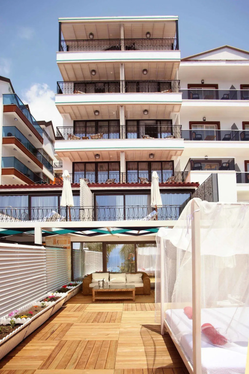 Nur Beach Hotel