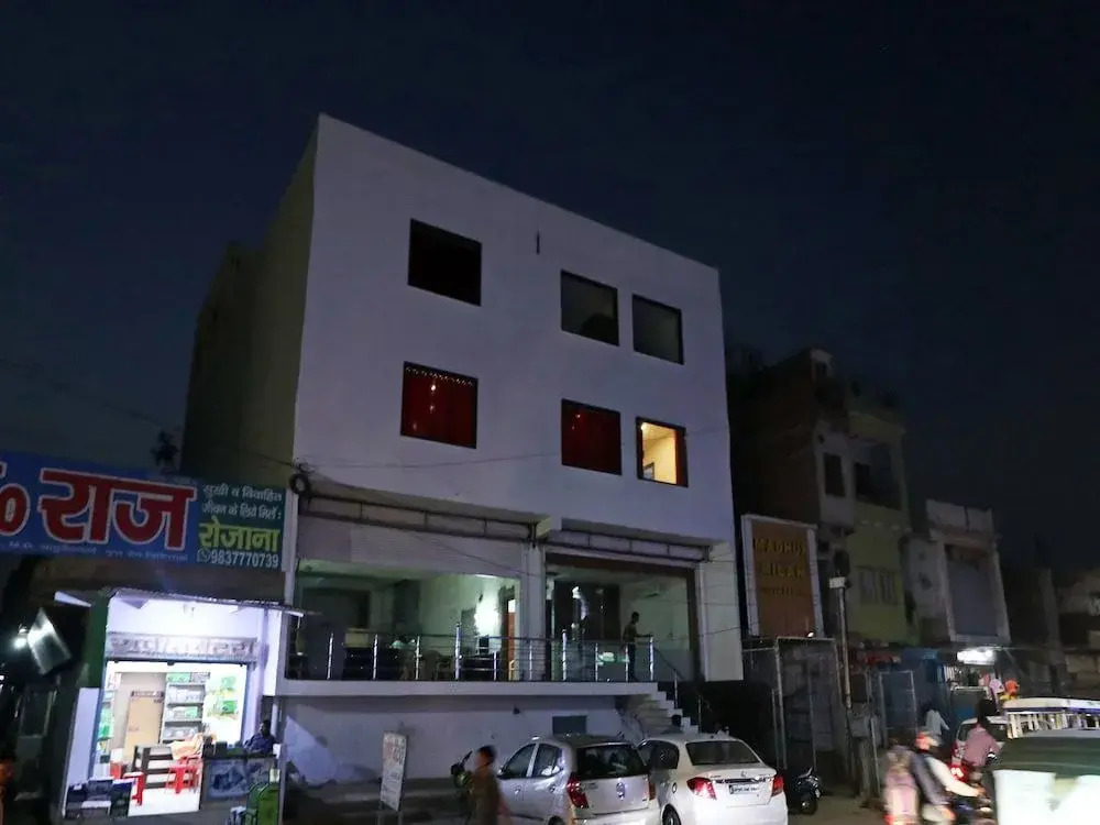 OYO 22979 Saffron Hotel