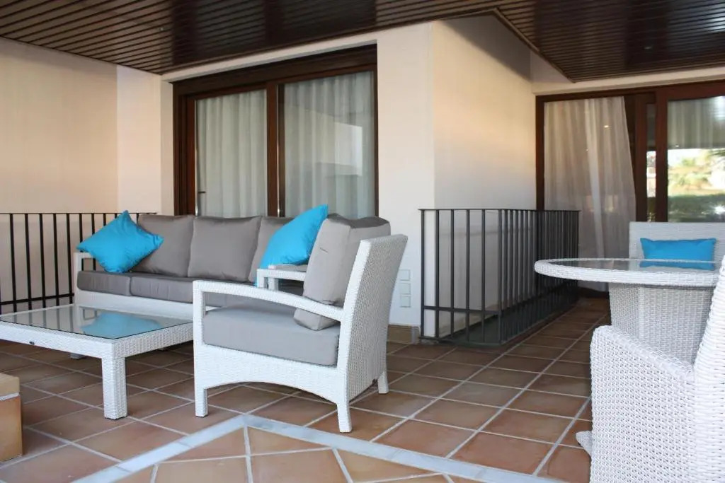 100 - Beach apartment with Private Pool