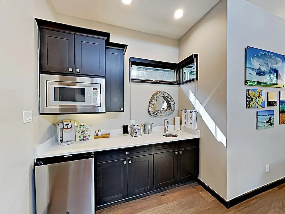 New Listing! Resort On Lake Travis W/ Pool 1 Bedroom Cabin