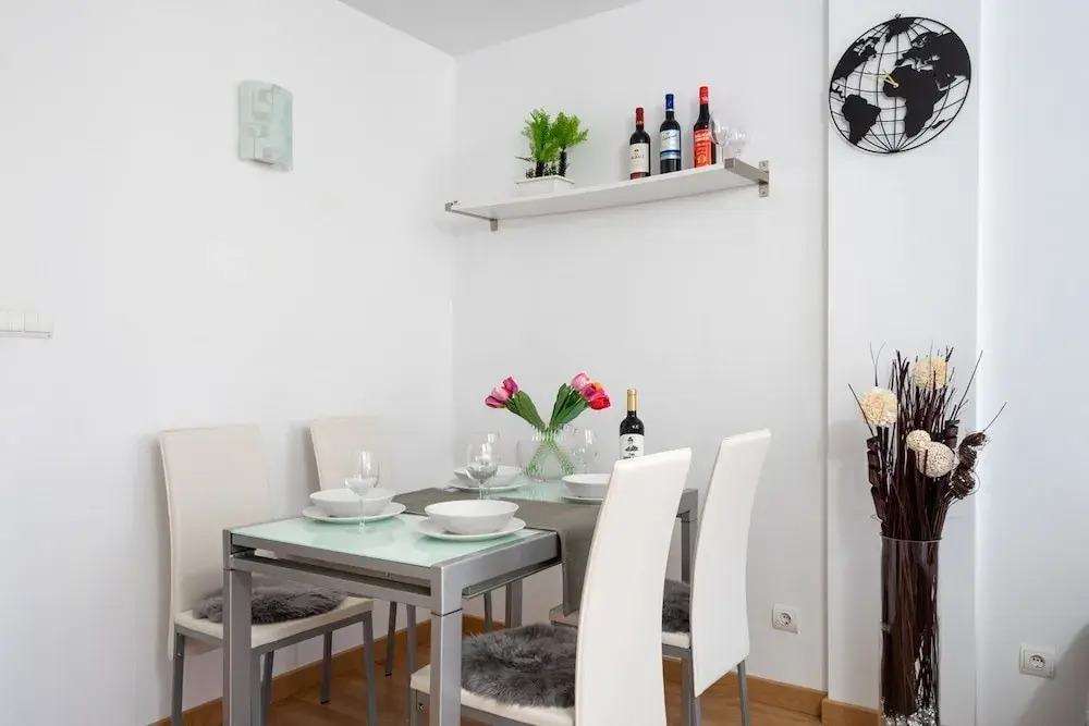 Tasteful Apartment Near the Beach Ref 107