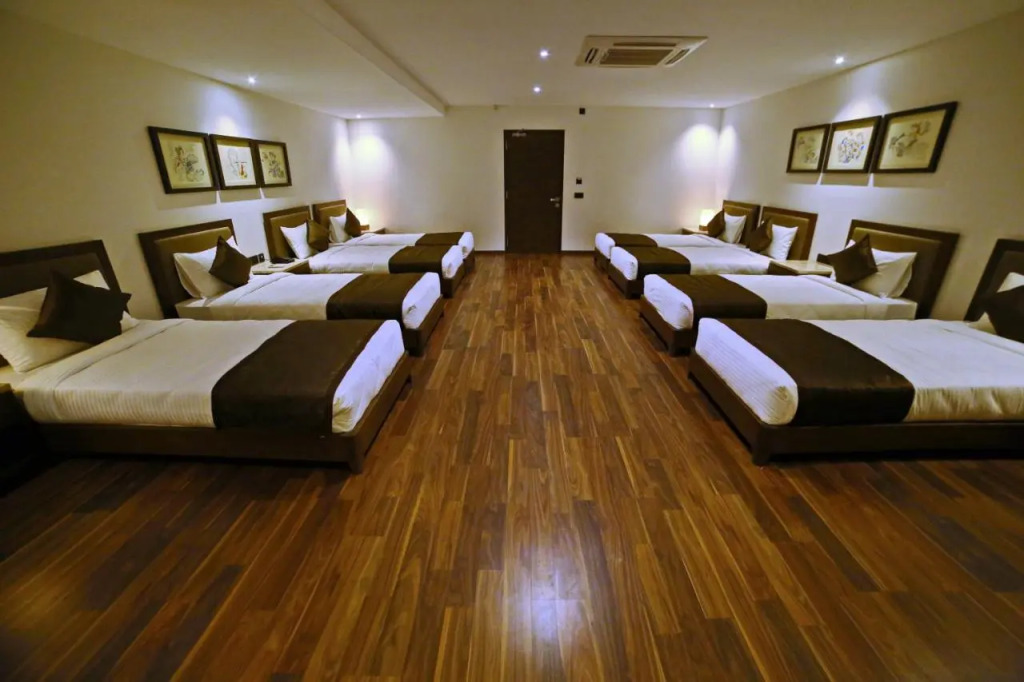 Five Petals Hotel & Banquets