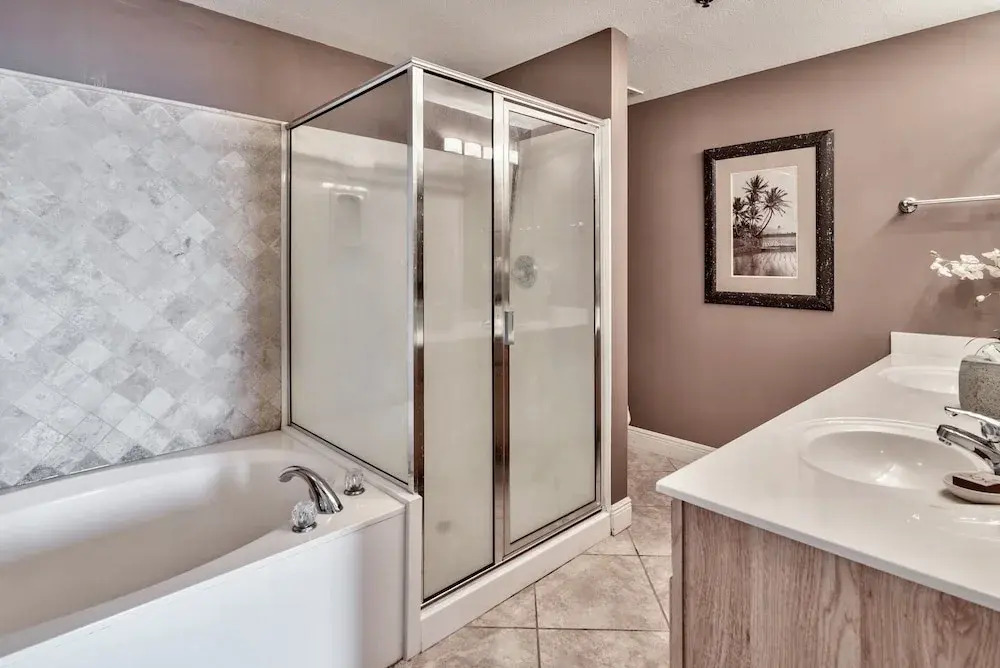 Seascape Penthouse #2309 - 3 Br condo by RedAwning