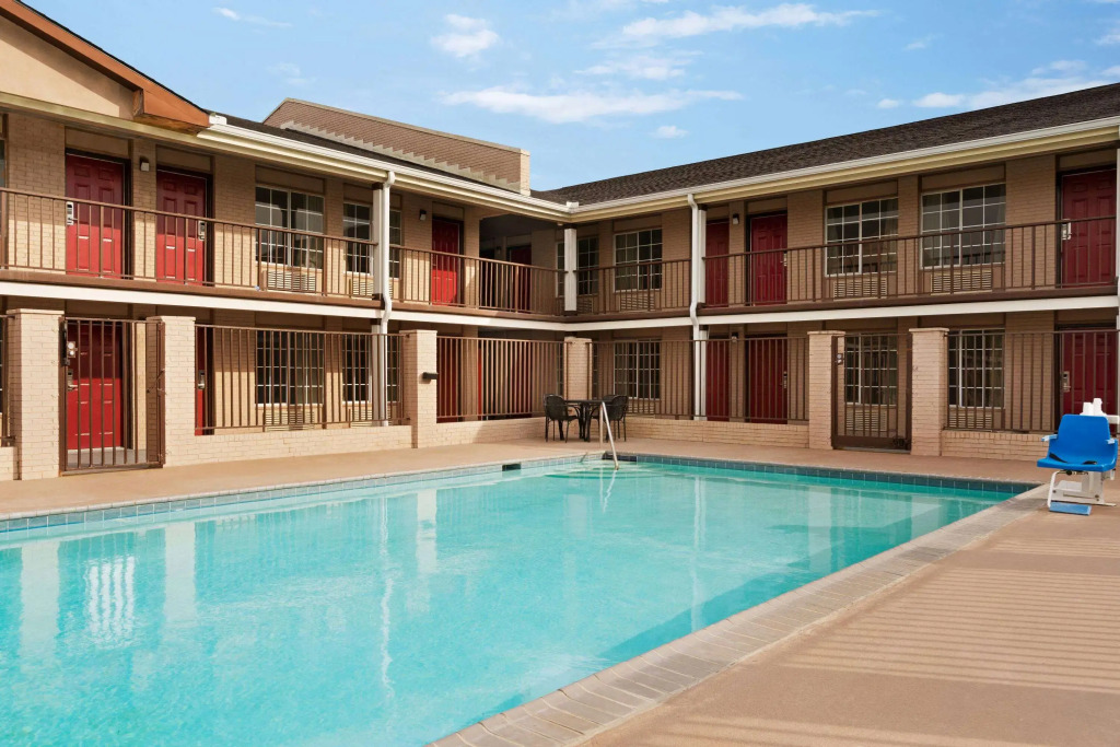 Super 8 by Wyndham Gulfport Airport NW Near Biloxi