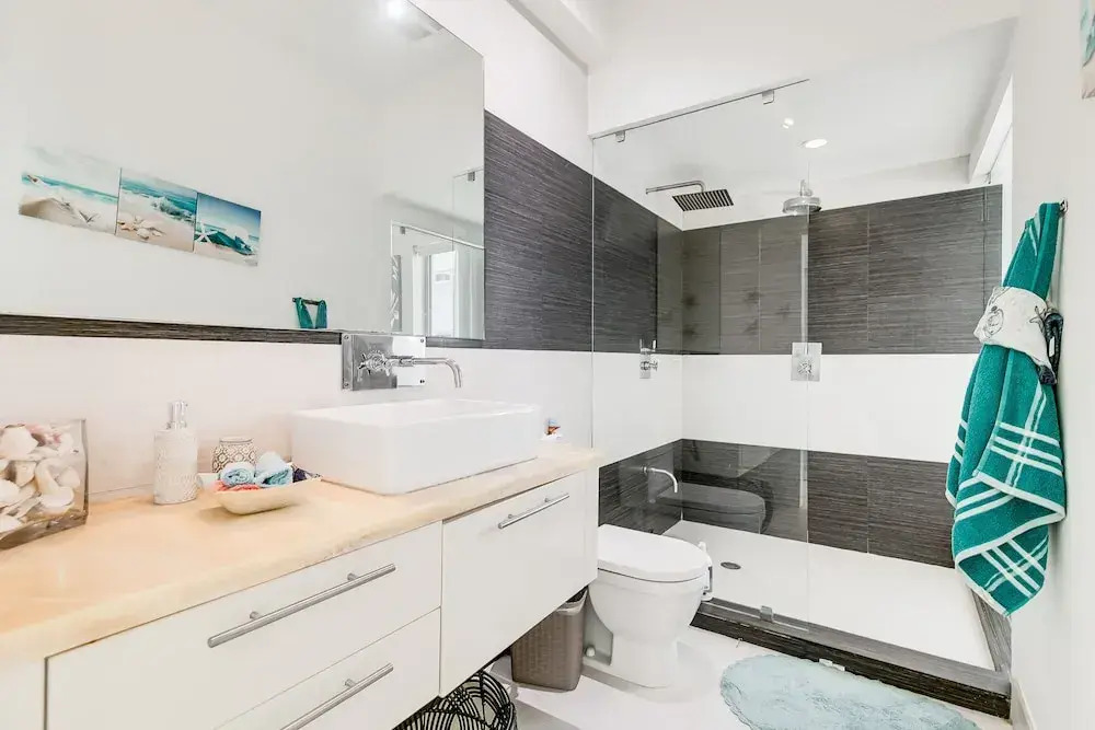 2 Bedroom 2 Bath Loft with Exclusive Rooftop & Hot Tub