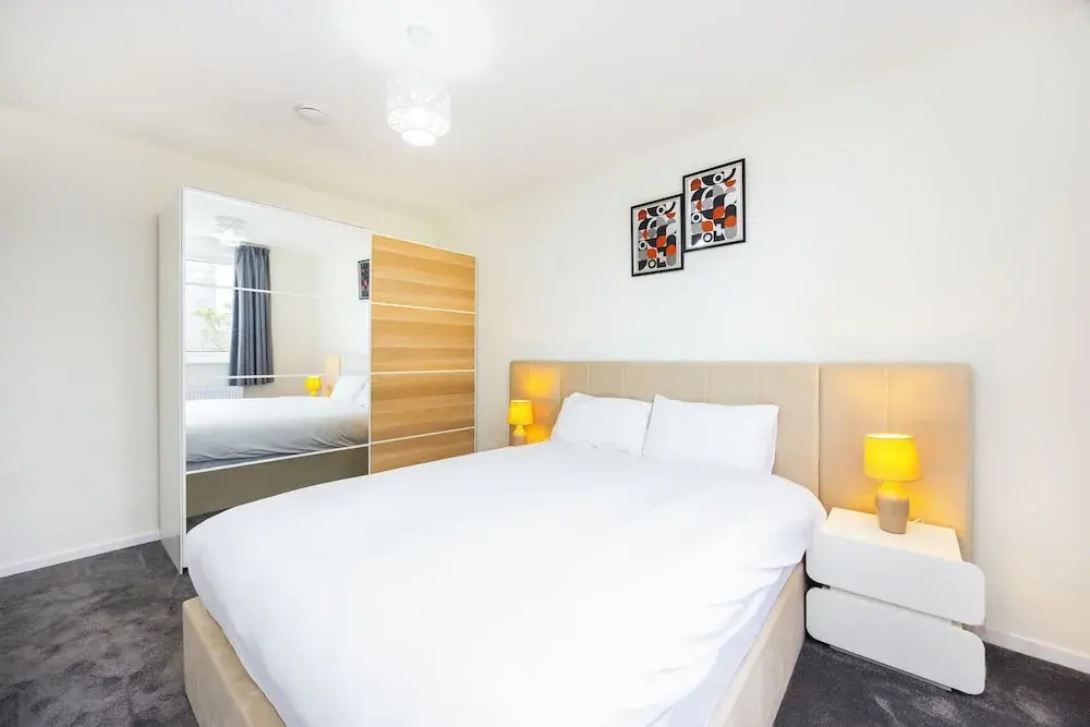 Modern 3 Bedroom House in  Stratford