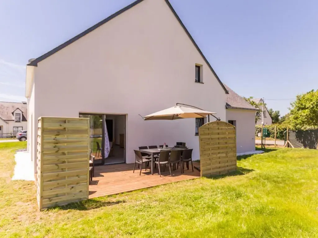 Maison moderne à 100m de la mer avec jardin clos, garage, WiFi, proche camping avec commerces, animaux OK - FR-1-306-1205
