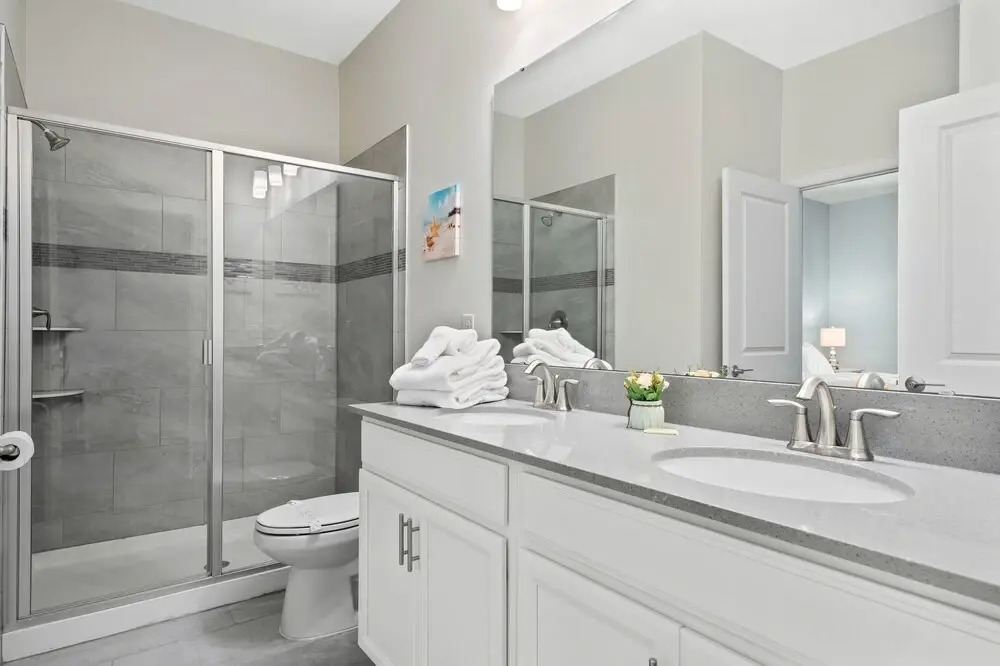 Tr_555r Modern Serenity 8 Bedroom Apts