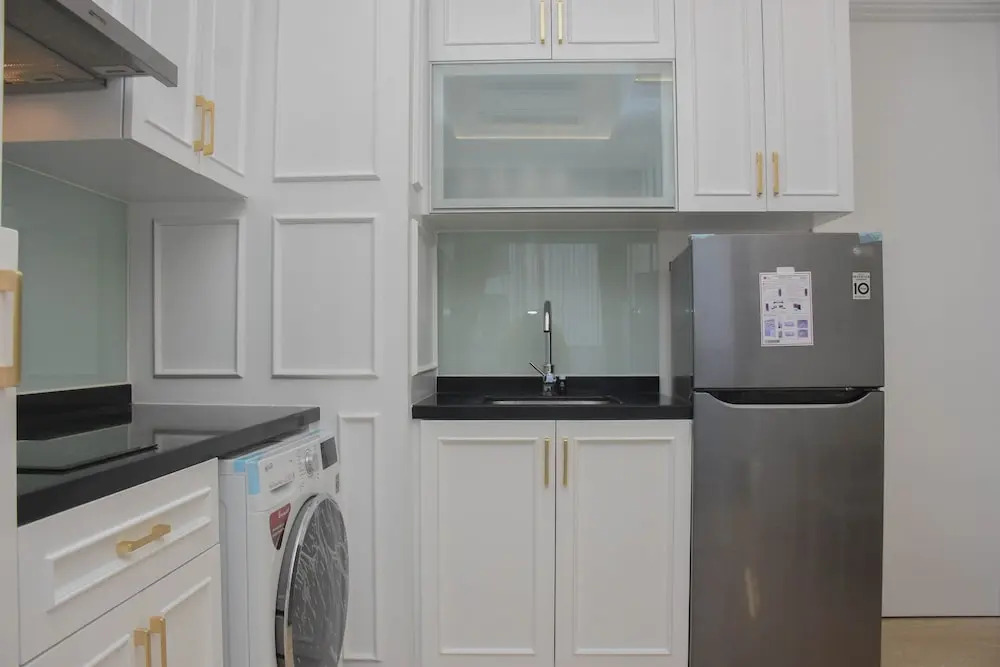 Modern And Comfy 2Br At Menteng Park Apartment