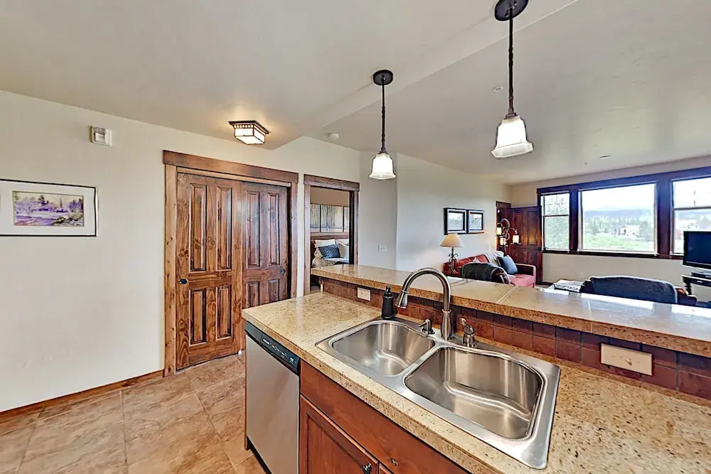 67cpcc10 2 Bedroom Condo