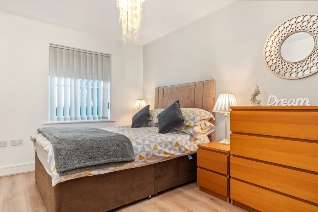 12 Rhodewood - Modern Apartment Close to Village and Beach