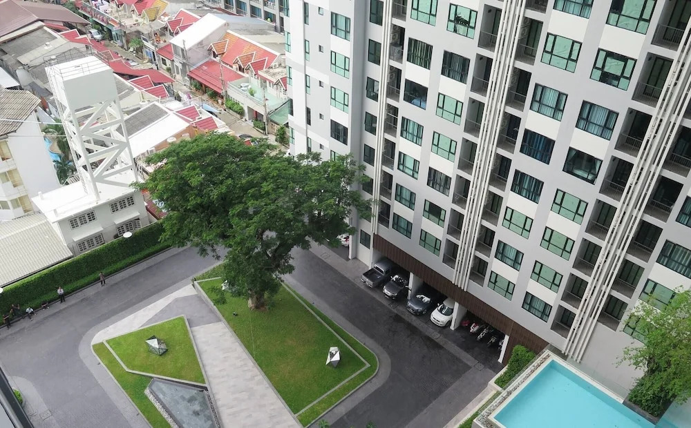 Base Pattaya - One BR Condo with pool view near Central Festival Pattaya