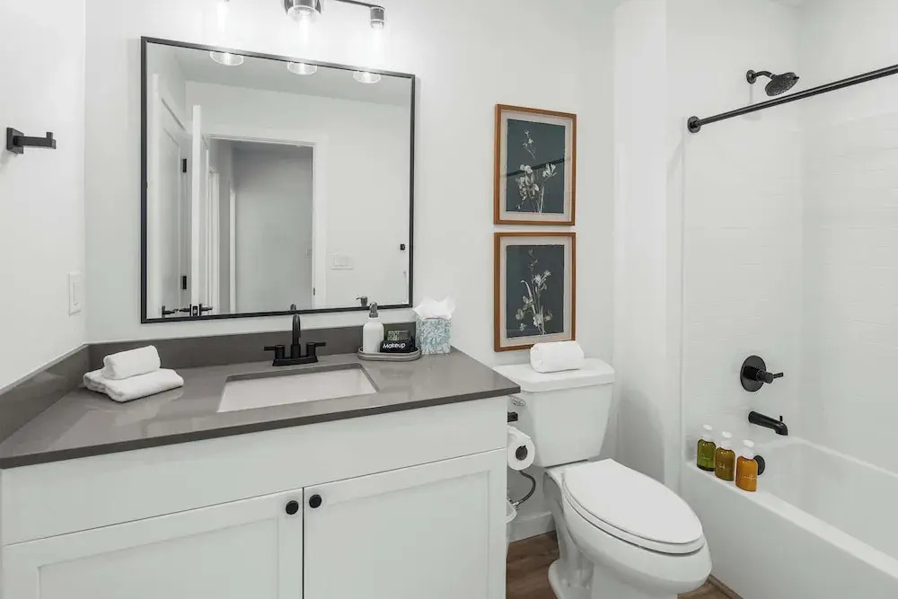 Brand New! Desert Cliff Sleeps 20 Guests!
